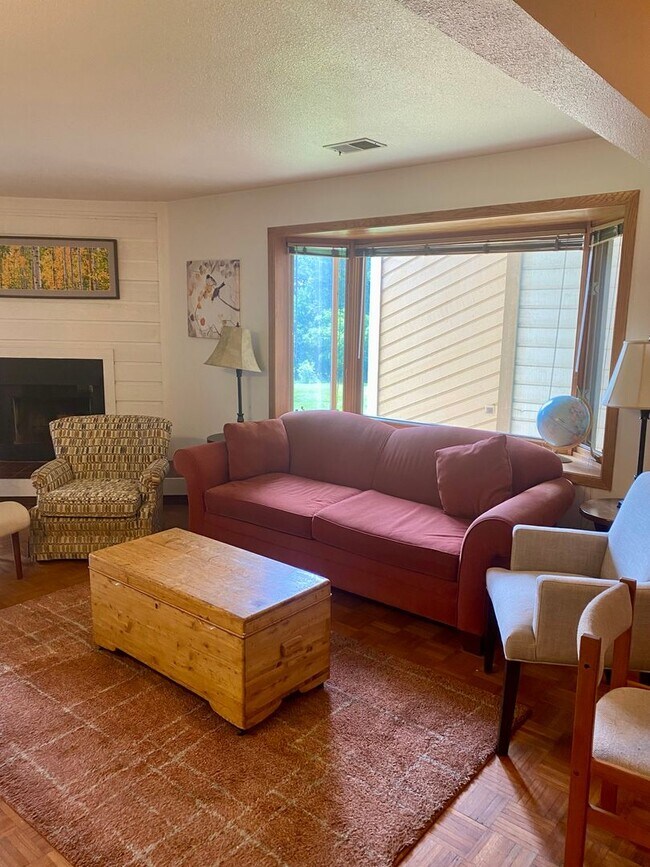 Foto del edificio - Furnished 2-Bedroom Condo with Great Amenities