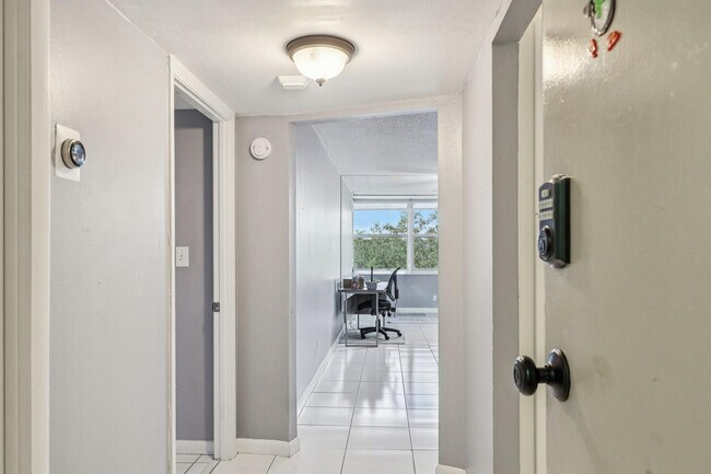 Foto del edificio - 6500 Cypress Rd