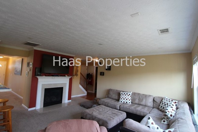Building Photo - 137 Holly Mill Village Dr
