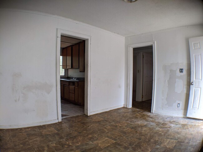 Building Photo - 208 Dixie Dr