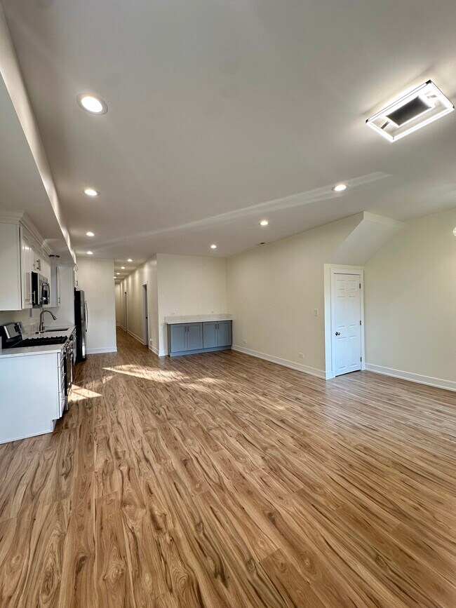 Building Photo - 1325 S 50th Ct