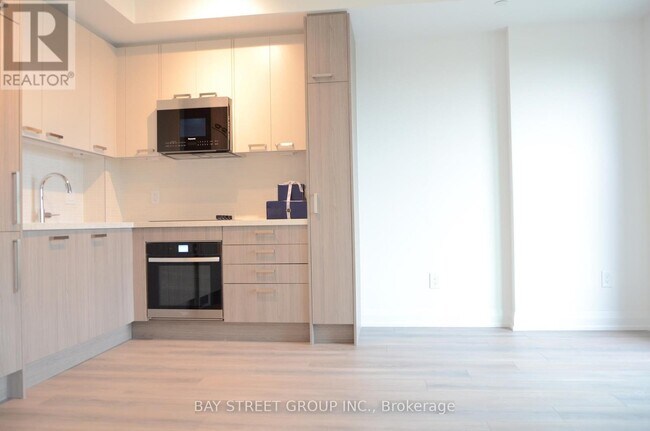 Building Photo - 20 Soudan Ave