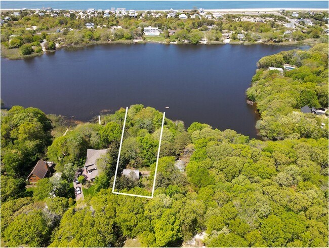 Building Photo - 8415 Soundview Ave