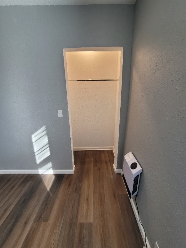 Building Photo - 409 N Sterling Ave