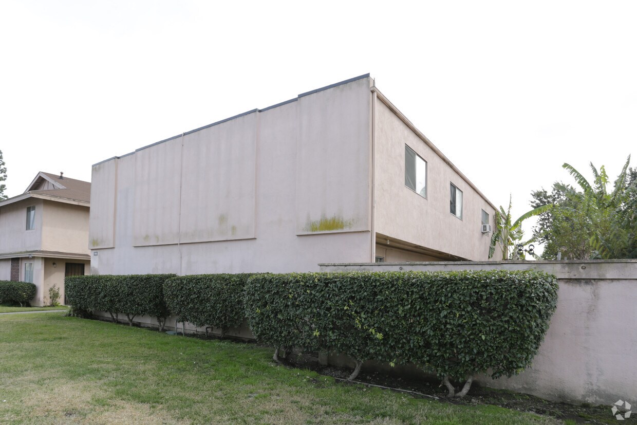 Building Photo - 7182 Main St