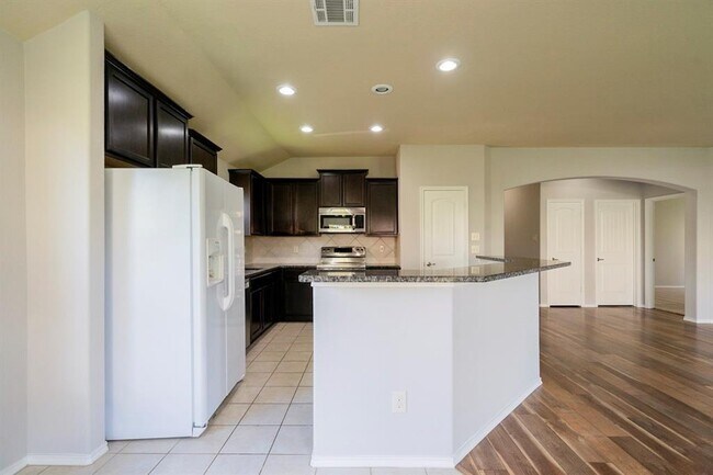 Building Photo - 1412 Red River Dr