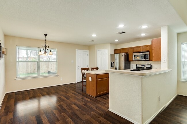 Building Photo - 999 Brady Ln