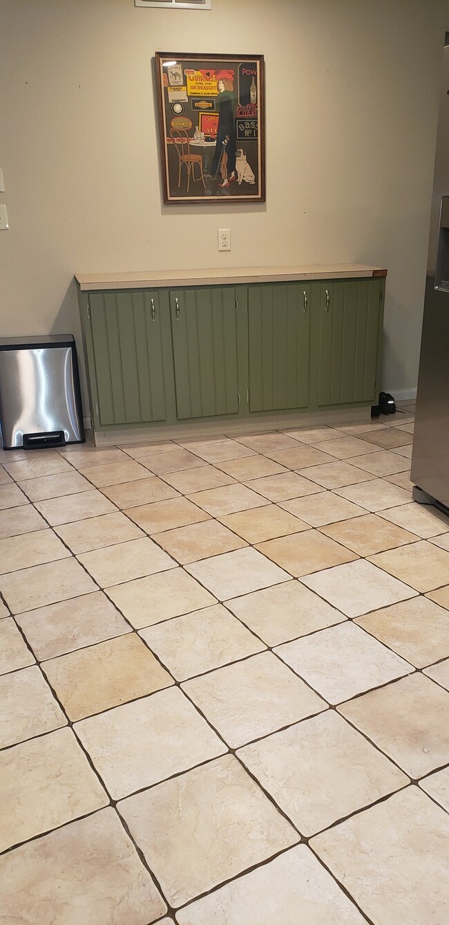 Building Photo - 94 Range End Manor