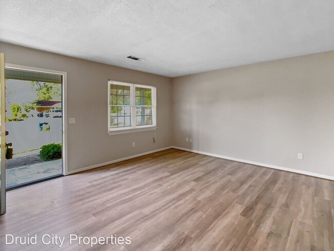 Building Photo - 3 br, 1 bath House - 2722 Deer Haven Drive