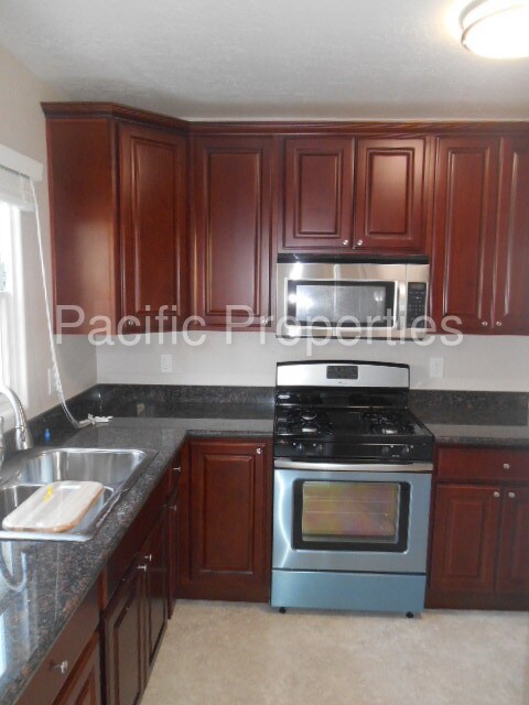 Building Photo - 390 Hendley St