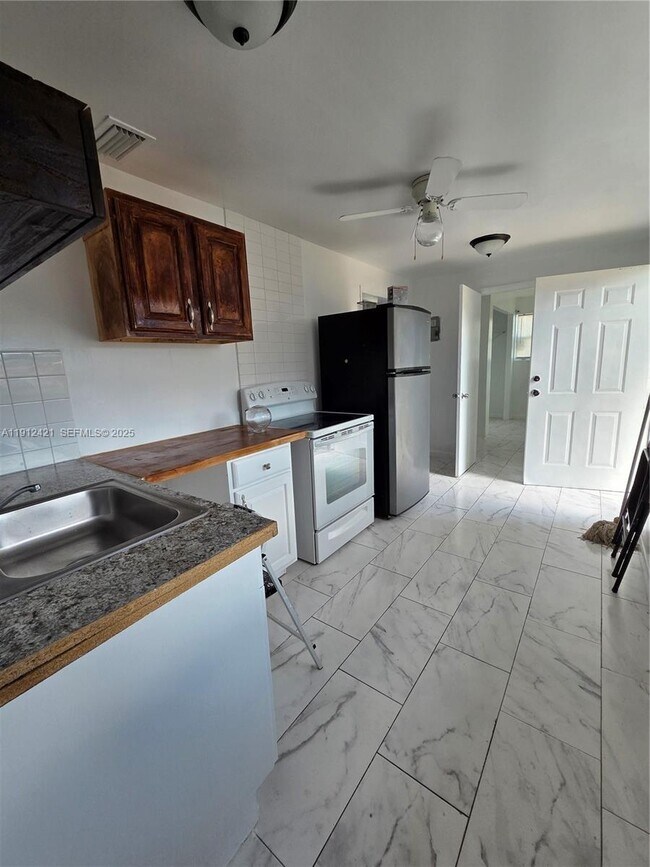 Foto del edificio - 2124 S Beech Rd