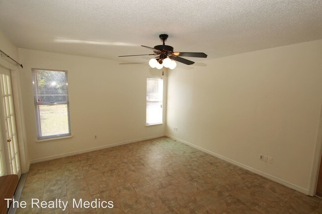 Foto del edificio - 3049 Bonkirk Dr