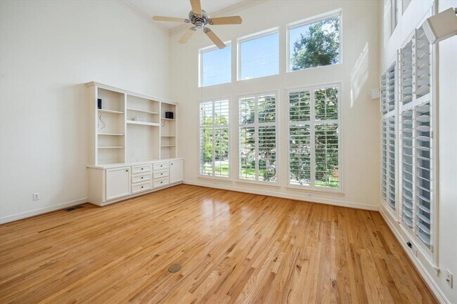 Building Photo - 6603 Wanita Pl