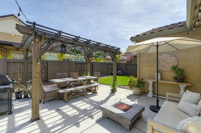 Foto del edificio - 5025 Southbury Dr