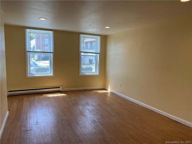 Building Photo - 96 Green St