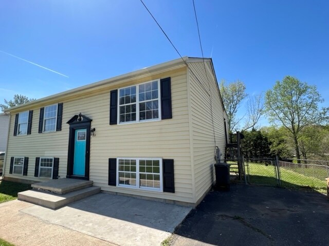Foto del edificio - 213 Holcomb Path Rd