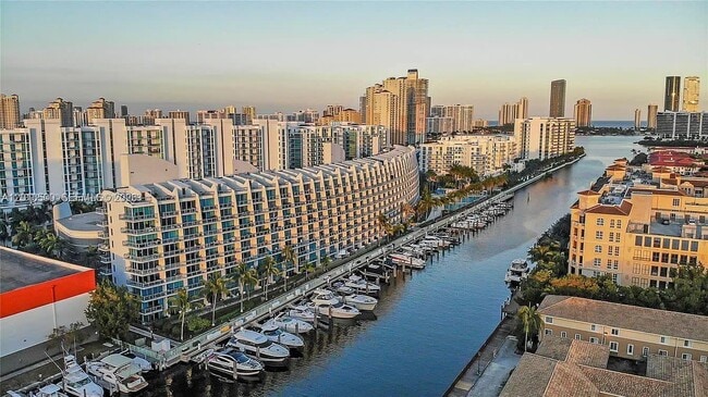 Foto del edificio - 2950 NE 188th St