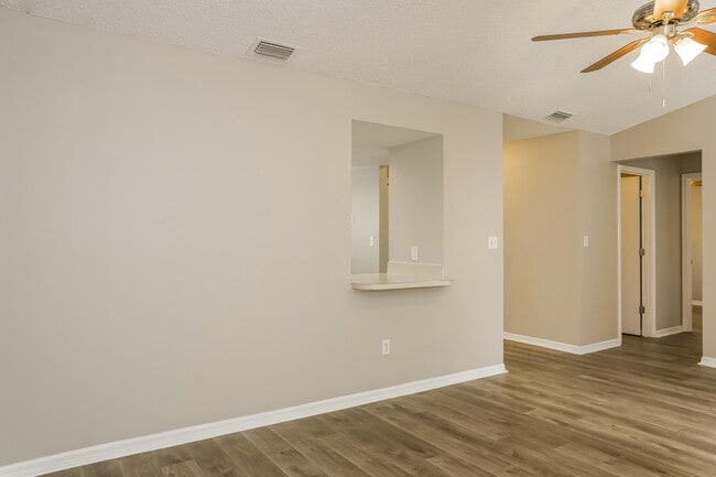 Foto del edificio - 2102 Thames Rd SE