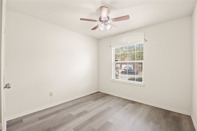 Foto del edificio - 4823 Lake Daniel Ct