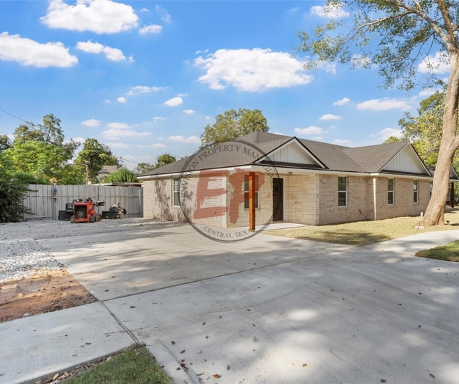 Building Photo - 1109 N 11th St