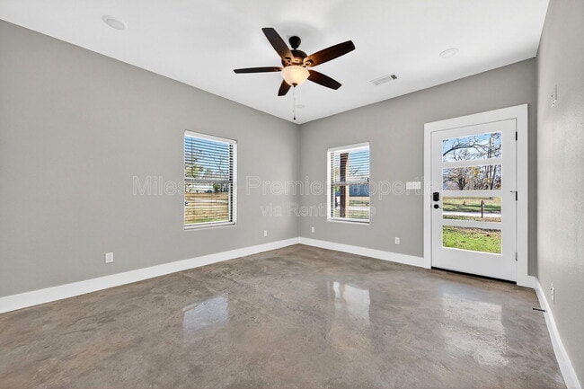 Building Photo - 1431 S 7th Ave