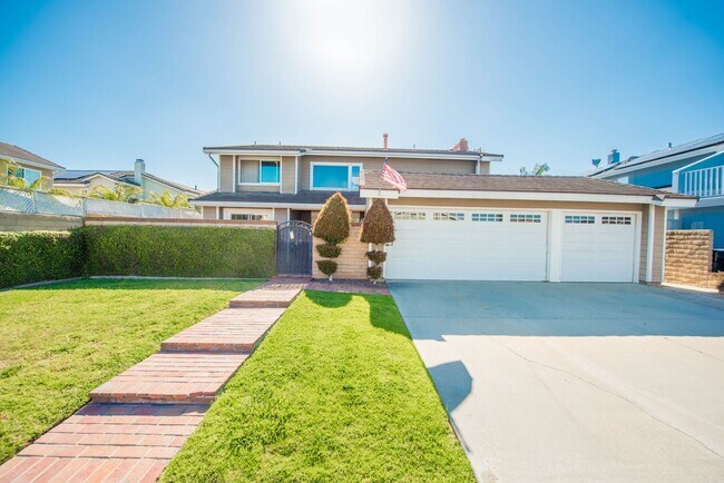 Building Photo - 4 Bedroom, 2 1/2 Bath, 3 Car Garage Home