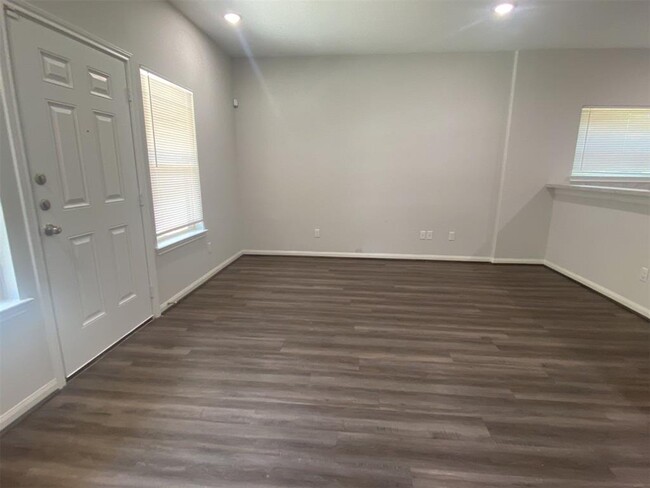Building Photo - 8225 Madera Rd