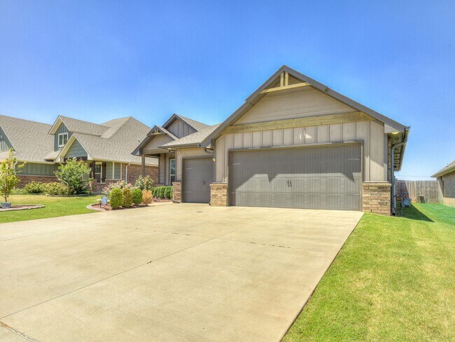 Building Photo - Welcome Home to The Waters!