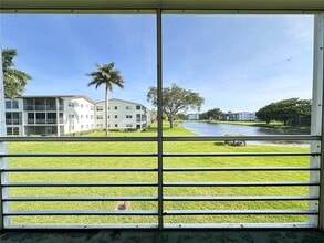 Building Photo - 569 Fanshaw N