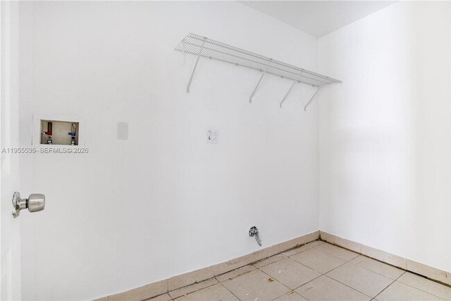 Photo - 415 NW 60th Way House