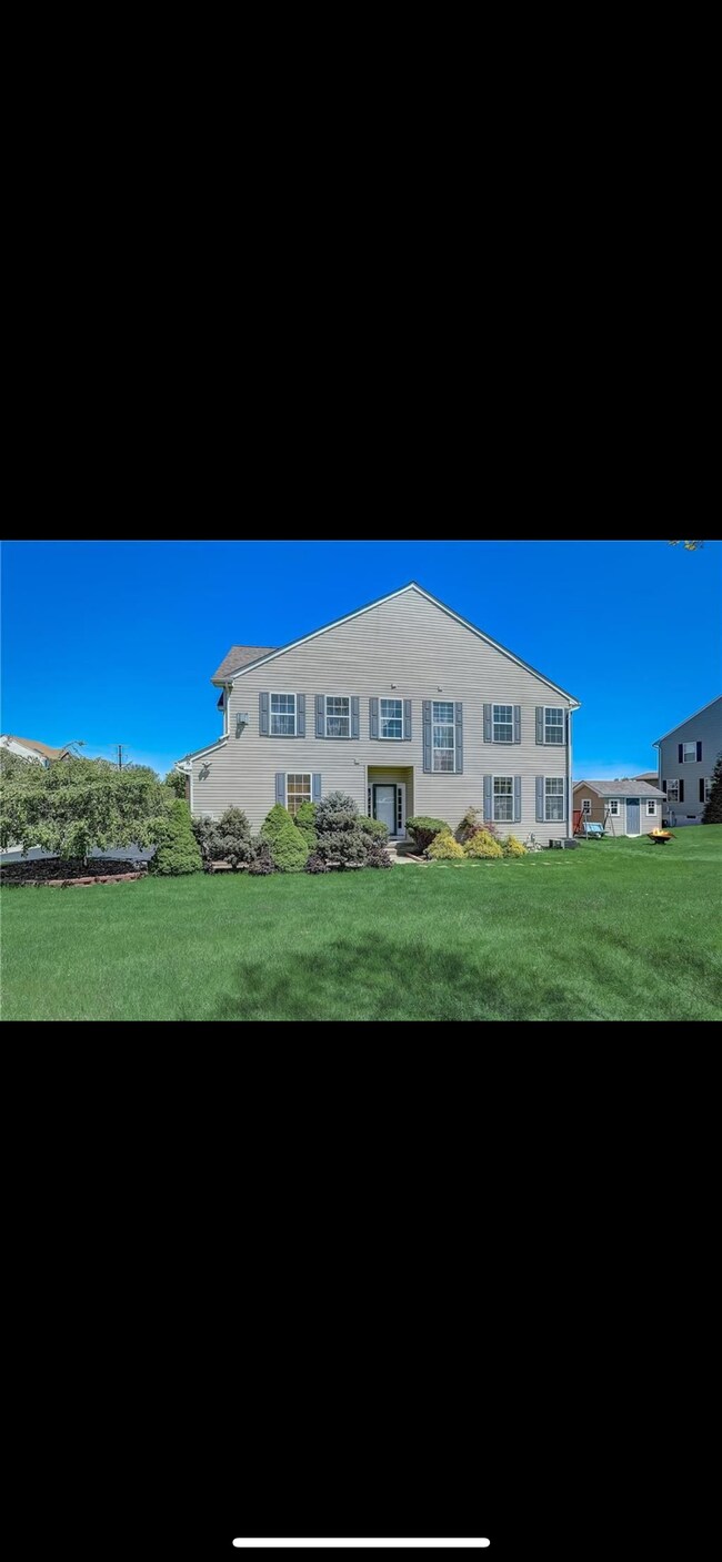 Building Photo - 5547 Spring Ridge Dr W
