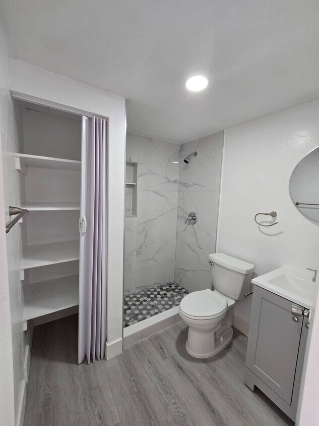 Foto del edificio - 3325 E 3rd Ave