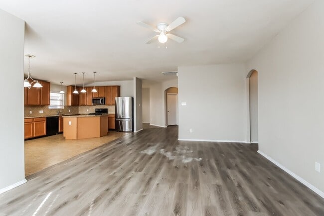 Building Photo - 214 Kestrel Ln