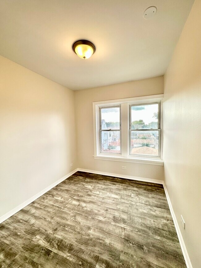 Foto del edificio - 1245 N Karlov Ave