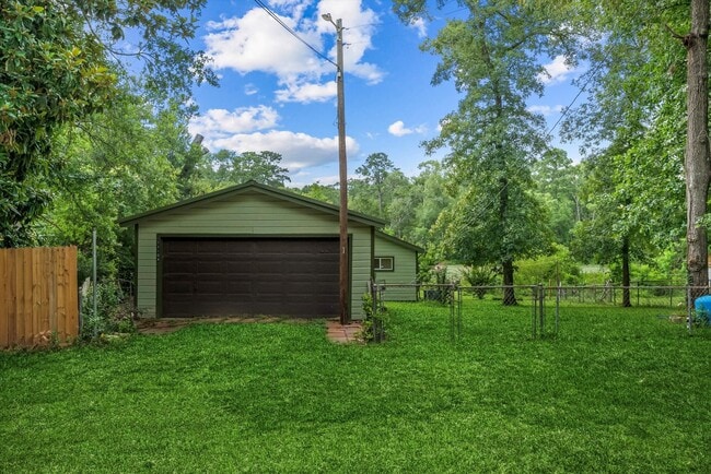 Building Photo - 11104 Quinlan North Lake Dr