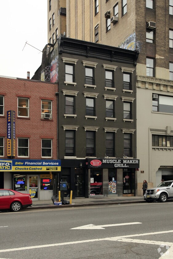 Foto del edificio - 92 Eighth Ave
