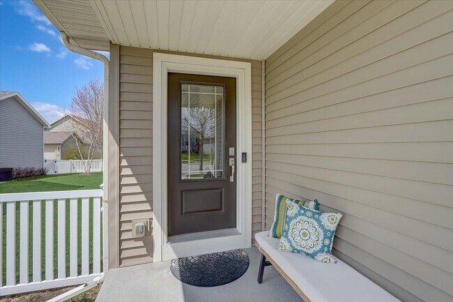 Building Photo - 514 Pluto St