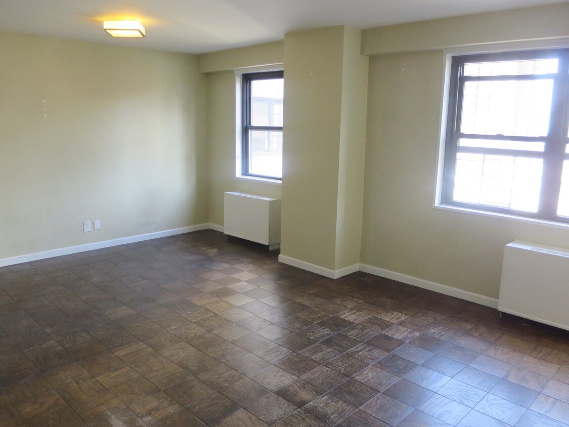 Primary Photo - 400 E 89th St