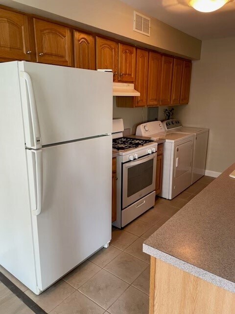 Building Photo - 1567 Cove Dr