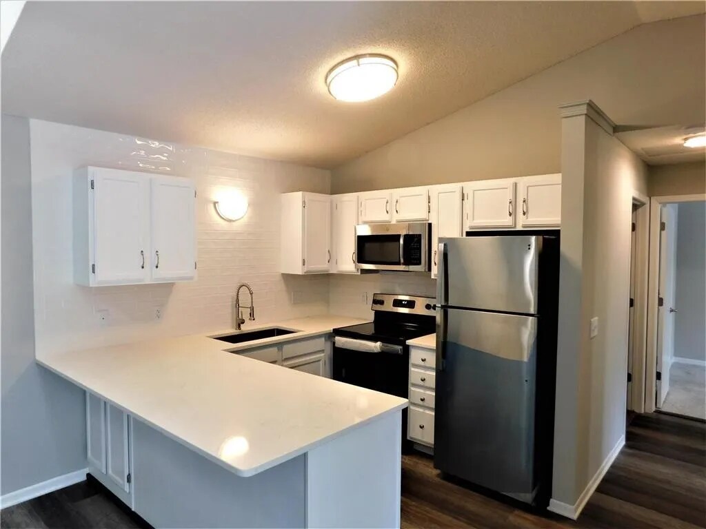 Kitchen - 2439 Grenadier Ave N