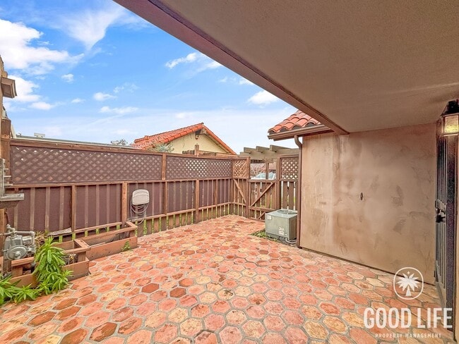 Building Photo - Beautiful 3BD/2BA 1,254 SQ Home in Spring Valley W/ Central A/C, Garage, & 2 Private Patios!