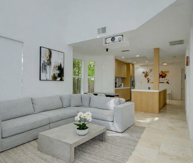 Foto del edificio - 4867 Ponce de Leon Blvd