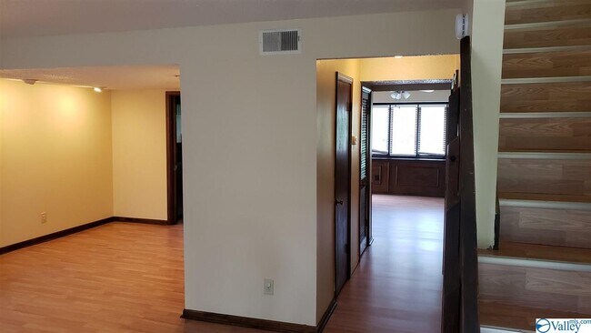 Foto del edificio - 9005 Mahogany Row SE
