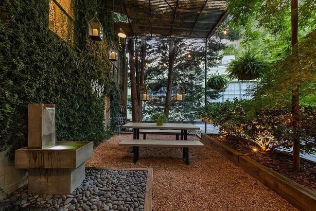 Foto del edificio - 1570 DeKalb Ave NE