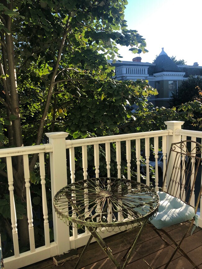 Foto del edificio - 1232 Linden Pl NE