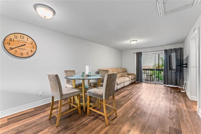 Building Photo - 6330 Newtown Cir