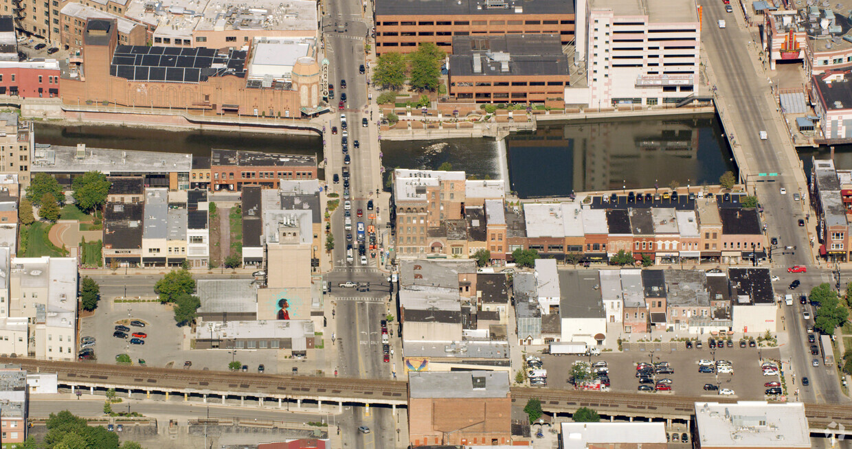 Primary Photo - Lofts on Broadway