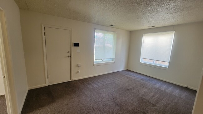 Building Photo - 858 Minota Ave