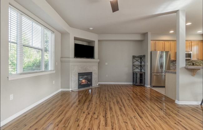 Building Photo - Beautiful 3 Bedroom 2 Bath Plus Office in ...