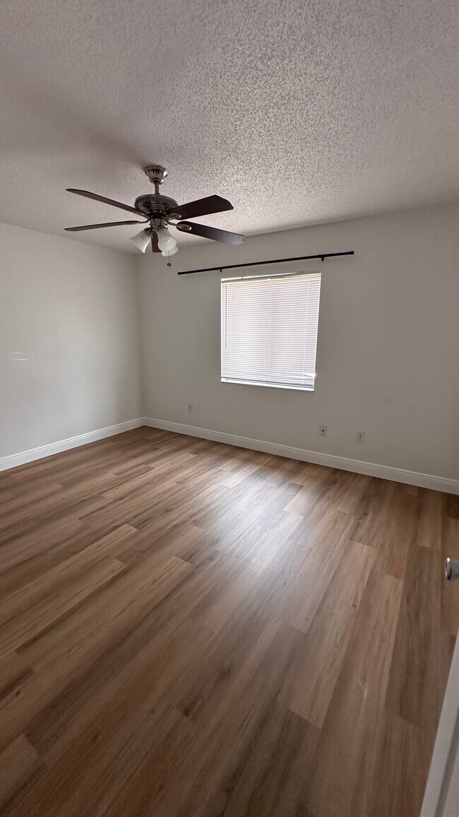 Foto del edificio - 2719 Hunt Club Ln